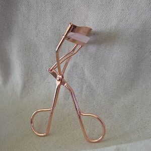 The C Curl Eyelash Curler